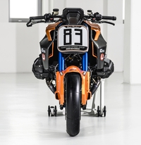 BMW R 1300 R Superhooligan: U sje�anje na dane slave