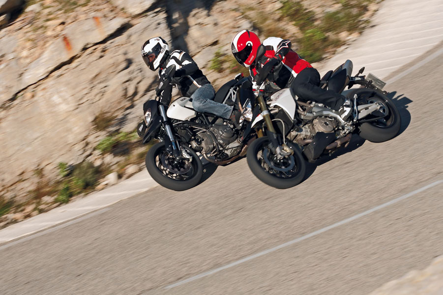  Motogalerija Aprilia dorsoduro vs. ducati hypermotard