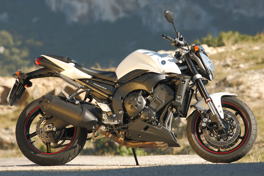  Motogalerija Yamaha FZ1 (2010)