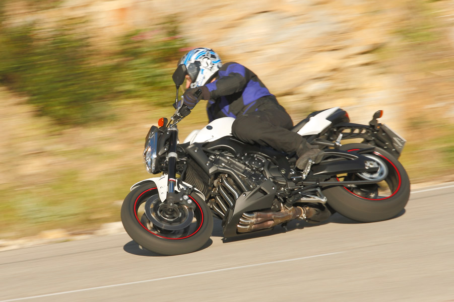  Motogalerija Yamaha FZ1 (2010)