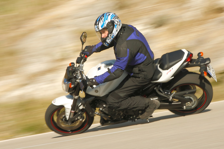  Motogalerija Yamaha FZ1 (2010)