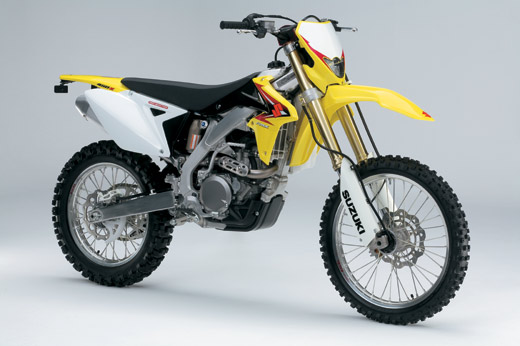 Modelom RMX 450 Z Suzuki kreće u borbu protiv nove yamahe YZ 450 F Modelom RMX 450 Z Suzuki kreće u borbu protiv nove yamahe YZ 450 F